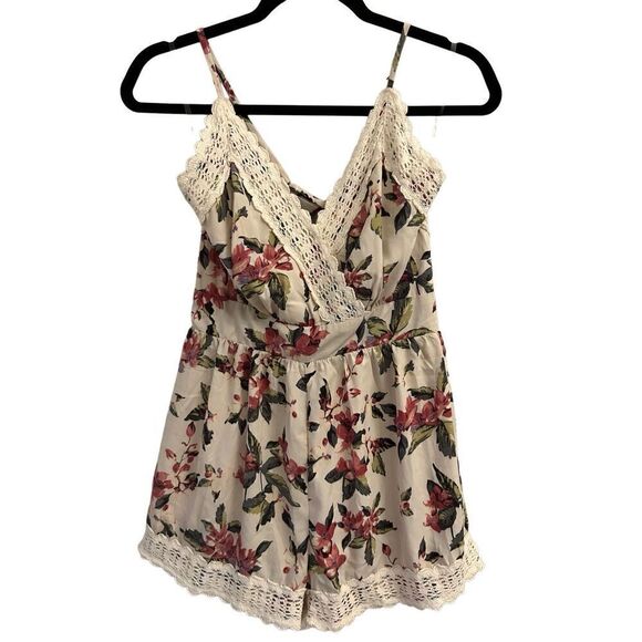 ILLA ILLA Pants - ILLA ILLA floral romper size S zipper and lined